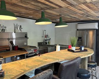 The Cajun Camp - Jennings - Dining room
