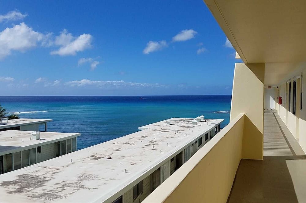 Diamond Head Beach - Large Studio - Queen Bed, Balcony, Ocean View, Ocean Access - هونولولو - شرفة