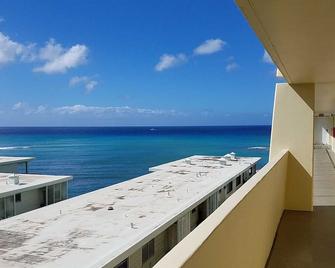 Diamond Head Beach - Large Studio - Queen Bed, Balcony, Ocean View, Ocean Access - Honolulu - Balcón