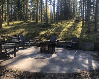 Country living in town limits - Hinton - Patio