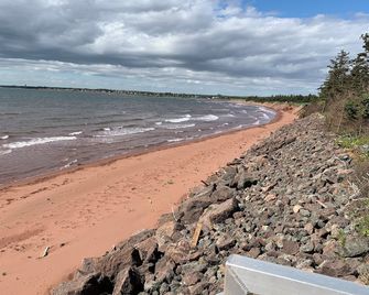 Waterfront Luxury Beach House, Private Beach on South Shore, open all year - Victoria - Beach