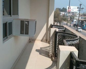 Hotel Rama Palace - Hardoī - Balcón