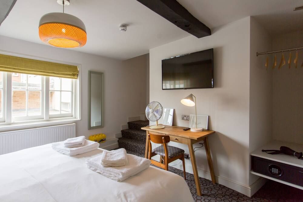The Dolphin - Newbury - Bedroom
