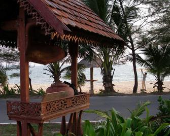 Ruen Thai Rim Haad - Rayong - Patio