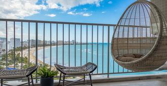 Ocean View Deluxe Suite: Pvt. Beach & Pool - San Juan - Balcony