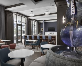 Hampton Inn & Suites Austin @ The University/Capitol - Austin - Lounge