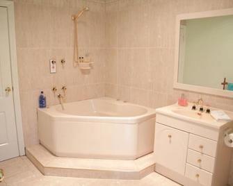 Three-Bedroom Apartment Yarra valley - Yarra Glen - Bathroom