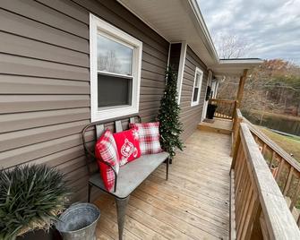 The Cozy Nest - Mount Airy - Balcony