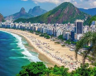 Renovated apartment with view of Copacabana beach 200 meters away - Rio de Janeiro