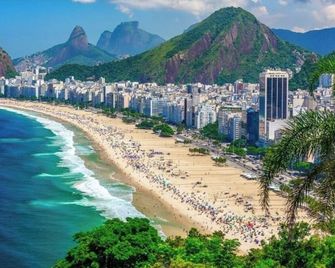 Renovated apartment with view of Copacabana beach 200 meters away - ريو دي جانيرو