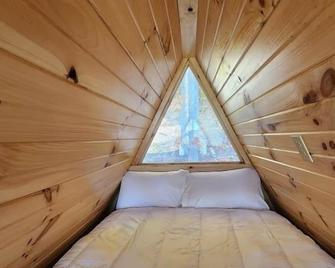Joshua Tree/Unique Lakeview 4 Person A-Frame Cabin - Scio - Habitación