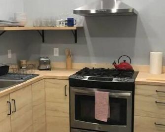 Yellowstone Hideaway - Livingston - Kitchen