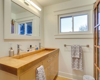 Indiana Vacation Rental - Walk to Syracuse Lake! - Syracuse