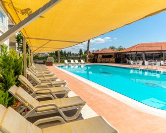New Garden Hotel Side - Side - Pool