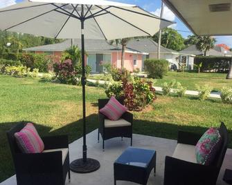 2 bedroom 2 bath luxury beach villa located in the beautiful treasure Cay - Treasure Cay - Patio