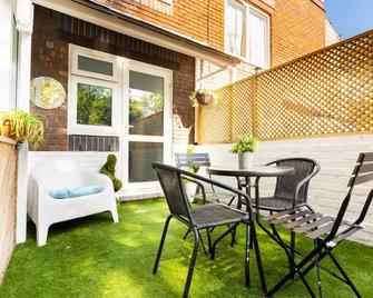 Tower Bridge Rainbow Suites - London - Patio