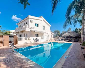 FAME villa with Private Pool and Gazebo - Ayia Napa - Piscina