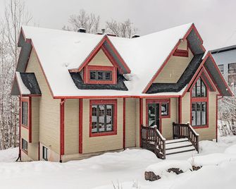 The Summit | 4-Season Spa | Fireplace | Bbq | Near Stoneham | Terrace | Wifi - Lac Delage - Building