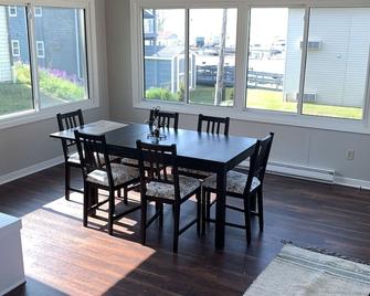 Door County Fall Fest Sturgeon Bay Green Bay Packers Shuttle Lake Michigan - Algoma - Dining room