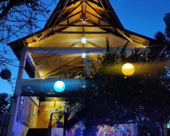 Gili Beach Bum Hostel - Pemenang