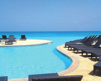 Steps from Beach Posh Villa Optional Golf Cart - Bailey Town - Pool