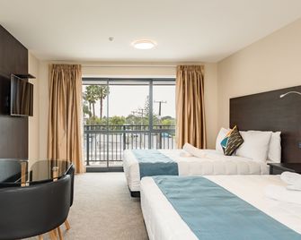 Dolphin Motel - Paihia - Bedroom