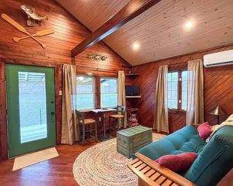 Sportsman Cabin on 80 Acre Lake- Near Shawnee - Brookport - Sala de estar