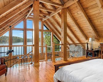 Beautiful and spacious home near Warpath Landing with hot tub and dock! - Salem - Bedroom