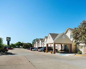 Quality Inn near Northtown Mall and National Sports Center - Coon Rapids - Building