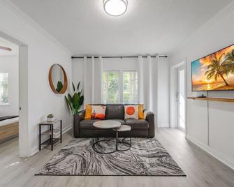Alani Bay Villas - Fort Lauderdale - Living room