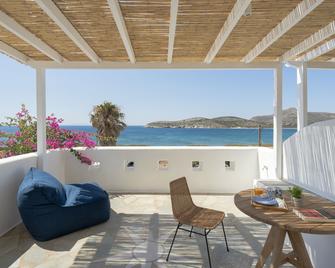 Kameo, Antiparos - Agios Georgios - Balcón