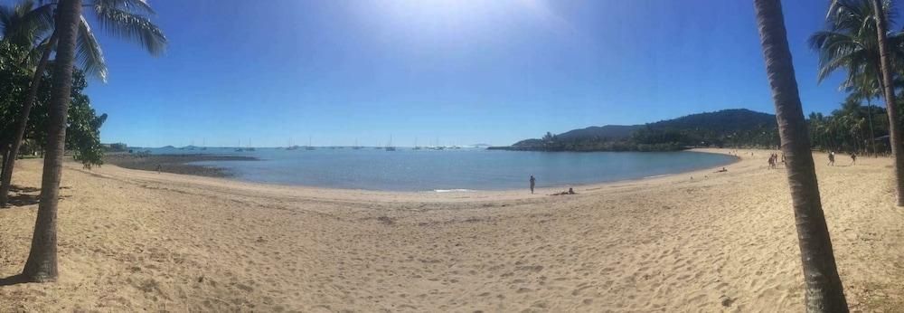 Airlie Court Units - איירליי ביץ' - חוף