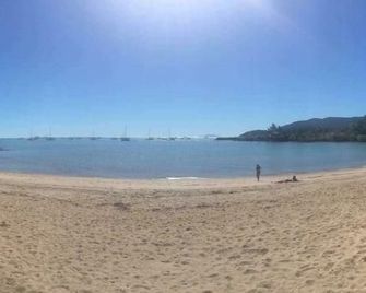 Airlie Court Units - איירליי ביץ' - חוף