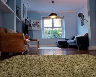 Greengage House - Newport - Living room
