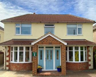 Orchard House - Swindon - Building