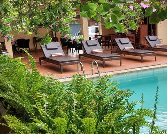 Balira Airport Hotel - Kuta - Pool