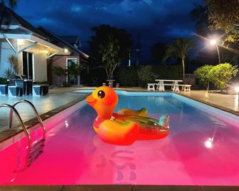 Poh Rak Resort at Pak Chong - Pak Chong - Pool