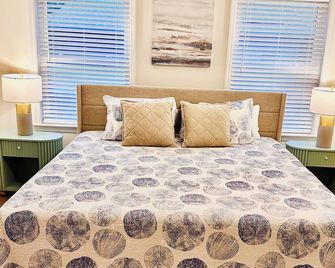 4-bedroom house in serene Avon with ocean view! Book your getaway now - Avon - Habitación