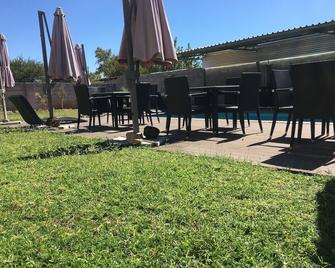 Phudzi Hotel - Letlhakane - Patio