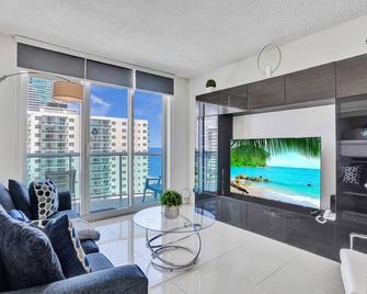 New! New! Beach View - Hollywood - Living room