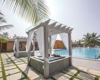 Brahmi Resort - Bengaluru - Pool