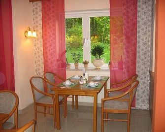 Miles Hotel Berlin - ברלין - חדר אוכל