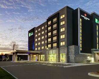 Holiday Inn Express Kingston West By IHG - Kingston - Bygning