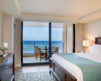 Oceanfront Suite w/ Floor to Ceiling Windows, Lanai, Free WiFi & Free Parking - Kaanapali - Bedroom