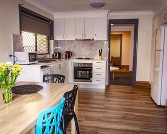 Liberty Plains Motor Inn - Sydney - Keittiö