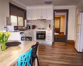 Liberty Plains Motor Inn - סידני - מטבח