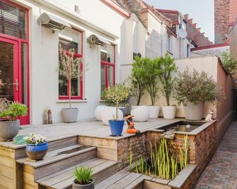 Asinello B&B - Brujas - Patio