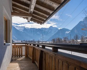 Apartment in Ramsau near Ski Slopes - Ramsau im Zillertal - Balcony