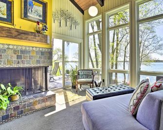 Hilltop Green Lake Home Dock, Kayaks, Views! - Princeton - Sala de estar