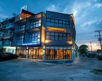 Raenong Boutique Hotel - Mueang Ranong - Building